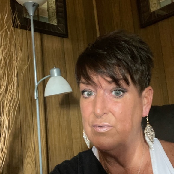 Meet your Posher, Kate - Picture 2 of 2